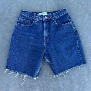 GAP Mom Jean Bermuda Waist Denim Jean Shorts Medium Wash 90s retro classic 80s